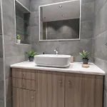 Aurora Apartment, 2 - Cozy, Close To The شقة *
