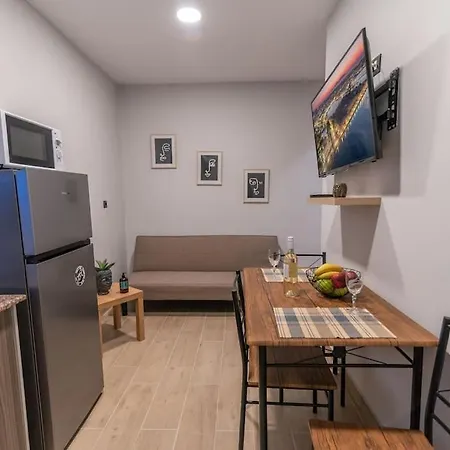 Апартаменты Aurora Apartment, 2 - Cozy, Close To The Мармари
